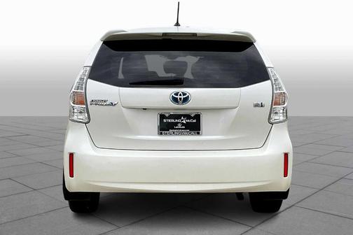 2014 Toyota Prius v Five