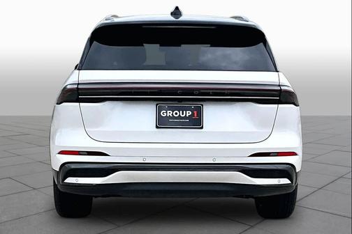 White Platinum Metallic Tri-Coat 2025 Lincoln Nautilus Reserve