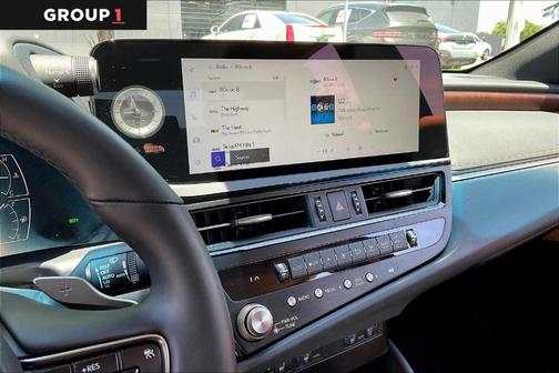 2025 Lexus ES 300h Base