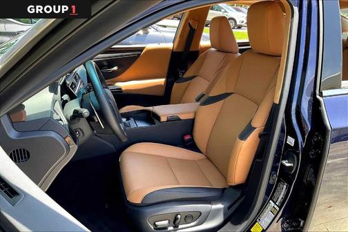 2025 Lexus ES 300h Base