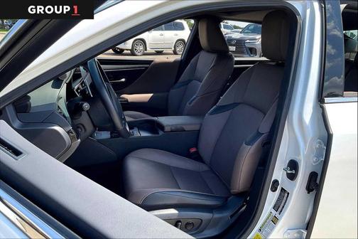 2025 Lexus ES 300h Base