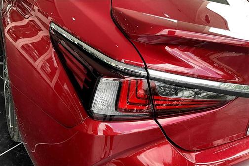 2025 Lexus ES 300h Luxury
