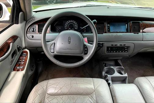 2000 Lincoln Town Car Executive