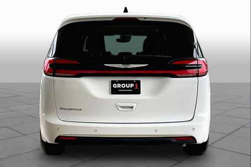 Bright White Clearcoat 2025 Chrysler Pacifica L