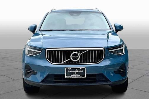 2023 Volvo XC40 B4 Plus Bright Theme