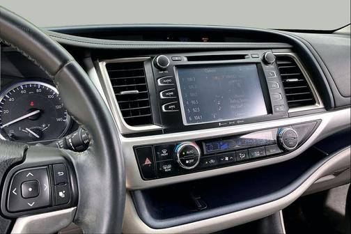 Silver Sky Metallic 2016 Toyota Highlander XLE