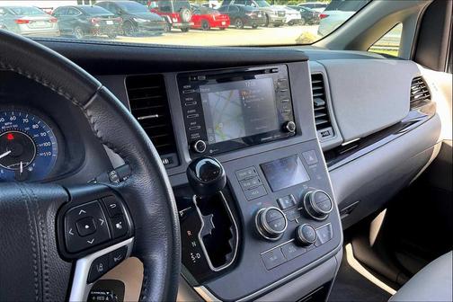 2020 Toyota Sienna XLE