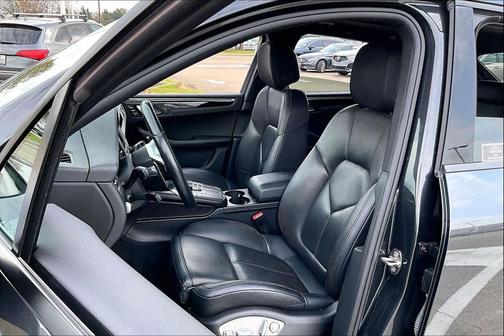 2017 Porsche Macan Base (PDK)