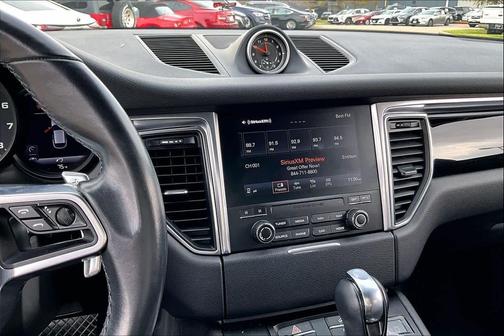 2017 Porsche Macan Base (PDK)