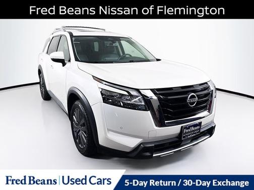 2023 Nissan Pathfinder SL