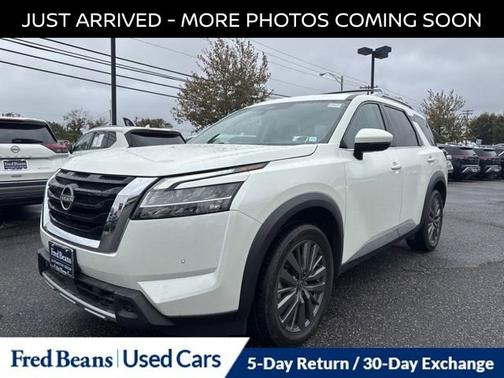 2023 Nissan Pathfinder SL
