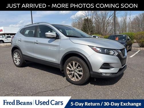 Brilliant Silver Metallic 2020 Nissan Rogue Sport SV SUV