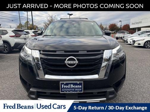 2023 Nissan Pathfinder SL