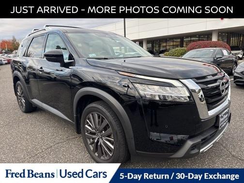 2023 Nissan Pathfinder SL
