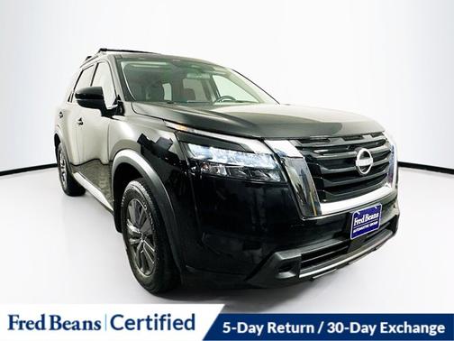 2023 Nissan Pathfinder SV