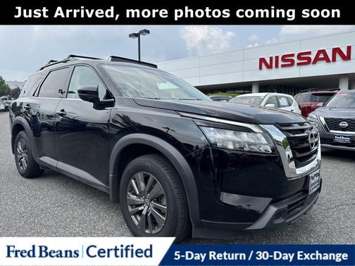 2023 Nissan Pathfinder SV