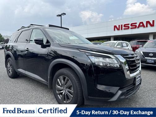 2023 Nissan Pathfinder SV