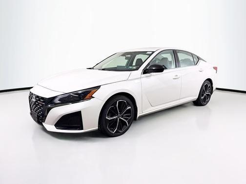 White 2023 Nissan Altima 2.5 SR