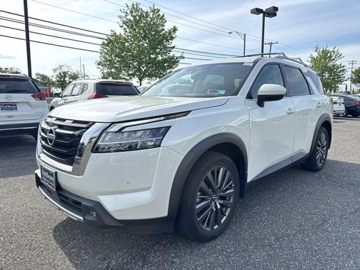 2022 Nissan Pathfinder SL