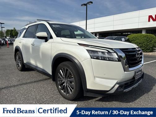 2022 Nissan Pathfinder SL