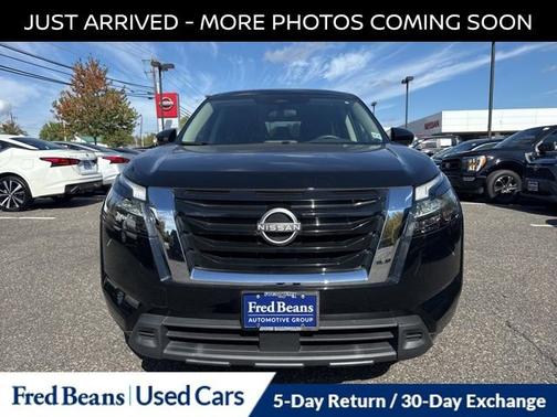 2023 Nissan Pathfinder S
