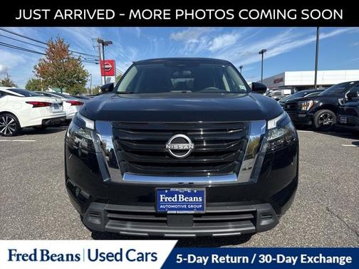 2023 Nissan Pathfinder S