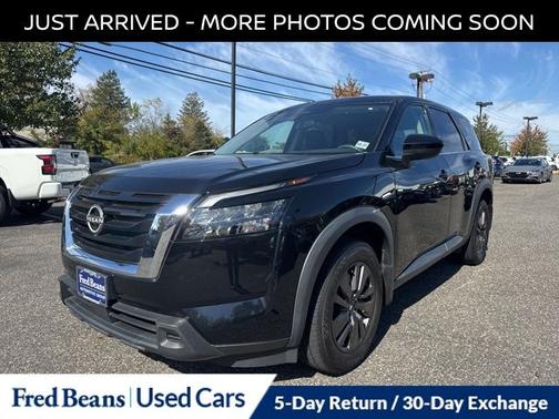 2023 Nissan Pathfinder S