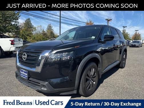 2023 Nissan Pathfinder S