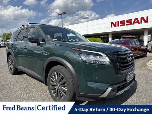 2023 Nissan Pathfinder SL