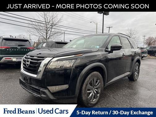 2023 Nissan Pathfinder SV