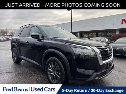 2023 Nissan Pathfinder SV