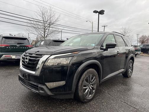 2023 Nissan Pathfinder SV