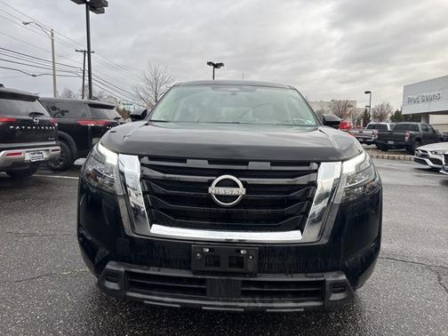 2023 Nissan Pathfinder SV