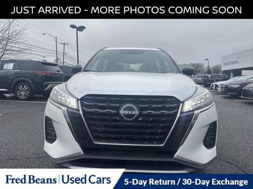 2023 Nissan Kicks SR