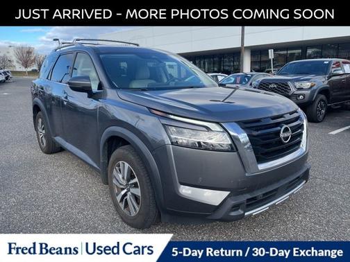2023 Nissan Pathfinder SL
