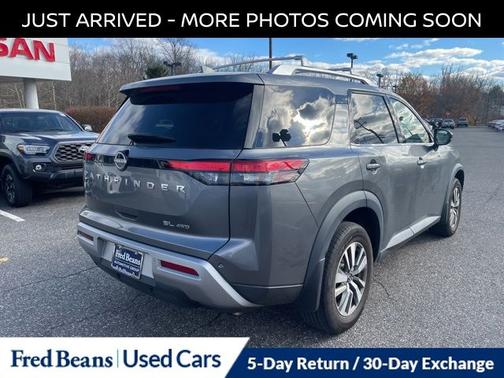2023 Nissan Pathfinder SL