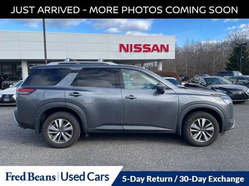 2023 Nissan Pathfinder SL