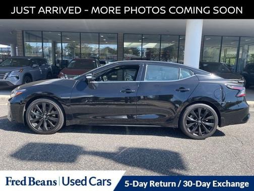 2023 Nissan Maxima SR