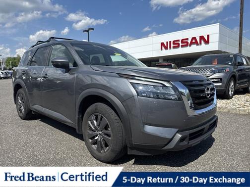 2023 Nissan Pathfinder SV