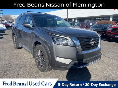 2023 Nissan Pathfinder SL