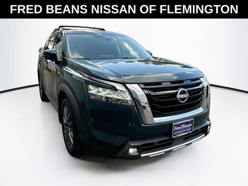 2022 Nissan Pathfinder SL