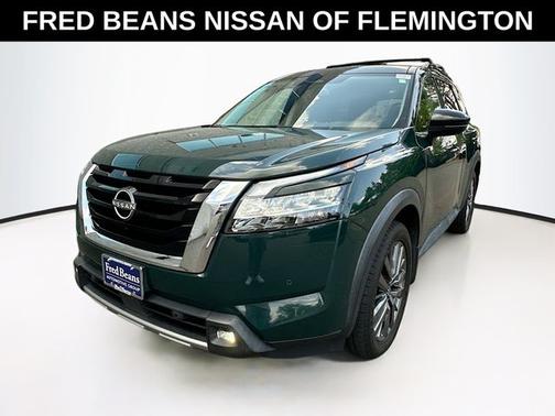 2022 Nissan Pathfinder SL