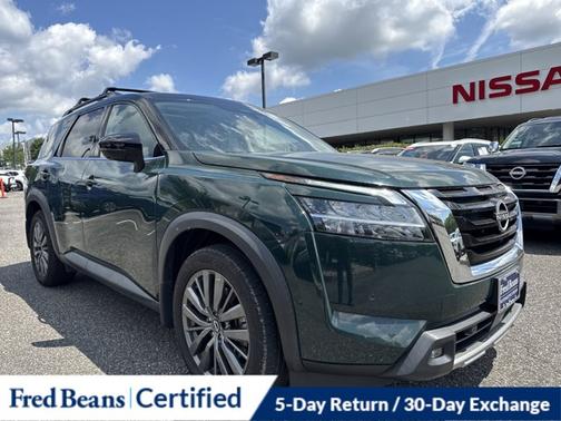 2022 Nissan Pathfinder SL