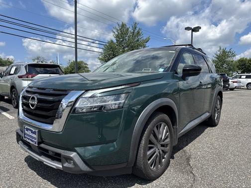 2022 Nissan Pathfinder SL