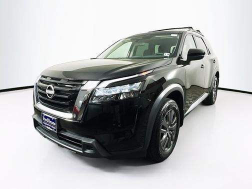2023 Nissan Pathfinder SV