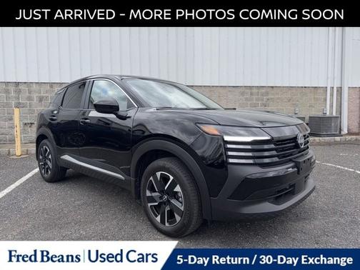 Super Black 2025 Nissan Kicks SV