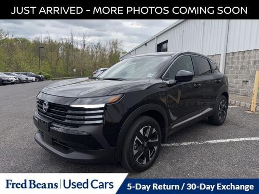 Super Black 2025 Nissan Kicks SV