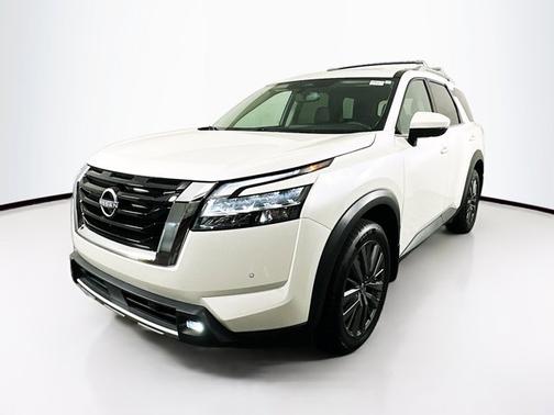 2022 Nissan Pathfinder SL
