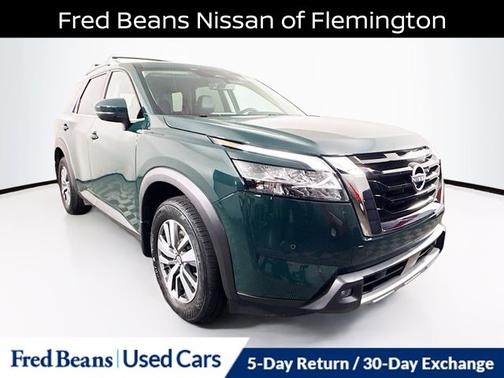 2023 Nissan Pathfinder SL