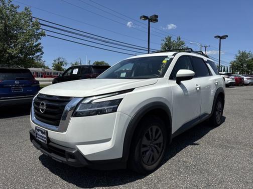 2022 Nissan Pathfinder SV